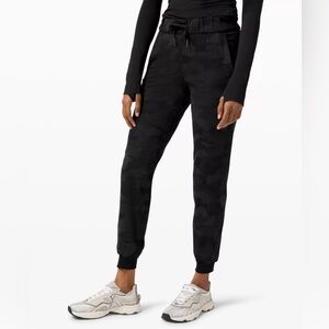 Lululemon On The Fly Jogger Luxtreme Camo